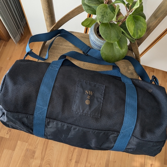 Lululemon SeaWheeze Limited Edition Vented Duffle Bag Navy Teal - Picture 1 of 15